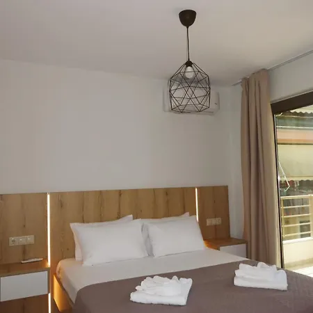 S & E Apartments Lefkada City Exterior photo