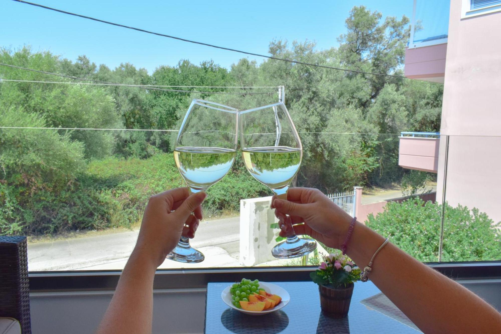 S & E * Lefkada City