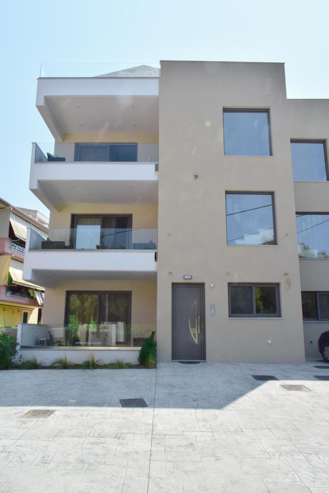 S & E Apartment *